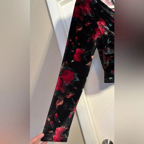 NWOT Autumn Adeigbo Rowena Cutout Floral Velvet Twisted Blouse Long Sleeve Top 4 - Picture 8 of 9